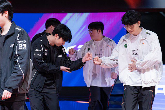The bot lane duo Viper - Delight (in white) is currently in very low form.