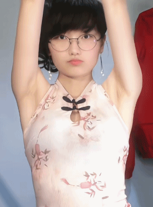 Now continues to attract attention with her cheongsam style and seductive dance