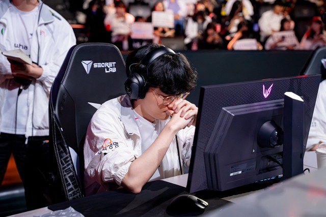 Viper admits that the whole team plays without understanding each other, and he often doesn't understand what his teammates want to call.