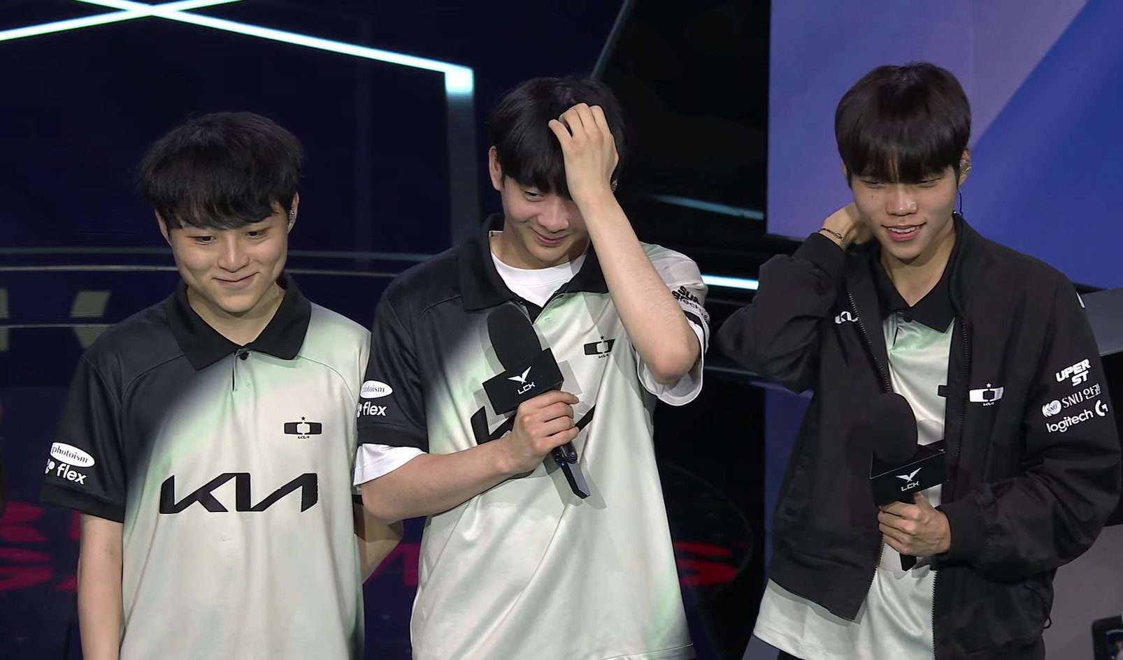 The wary expressions of DK players upon learning T1's choice.