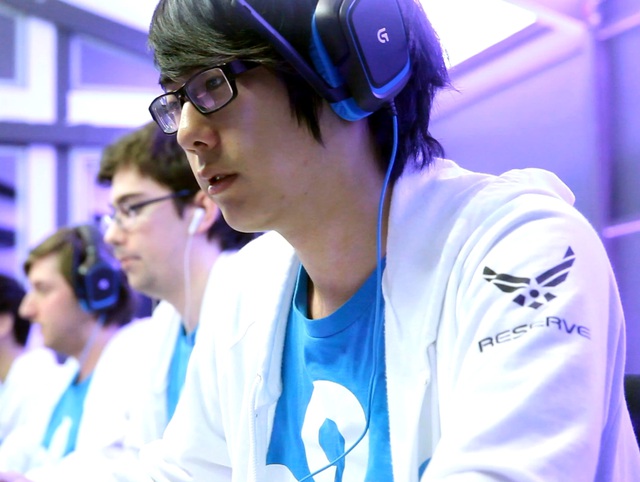 Aui_2000 during his time playing for EG