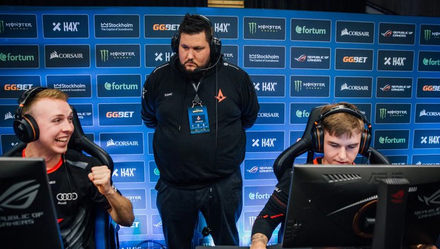 Zonic from CS:GO also achieved a feat similar to Aui_2000, but during his time as a player, there was no Major system
