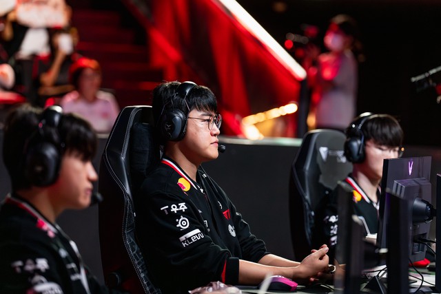 Risky, but T1 still has a chance if they regroup and focus more on their gameplay