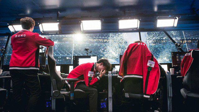 When mentioning the third consecutive World Championship title, many T1 fans might immediately think of this scene of Faker.