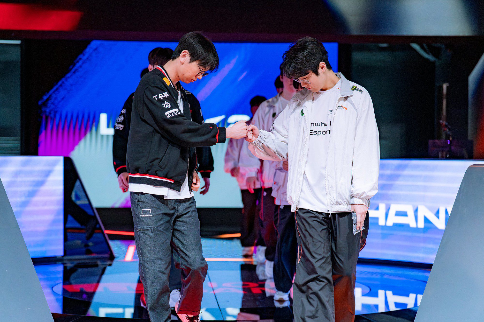 T1 - HLE: a tense showdown in the playoffs.
