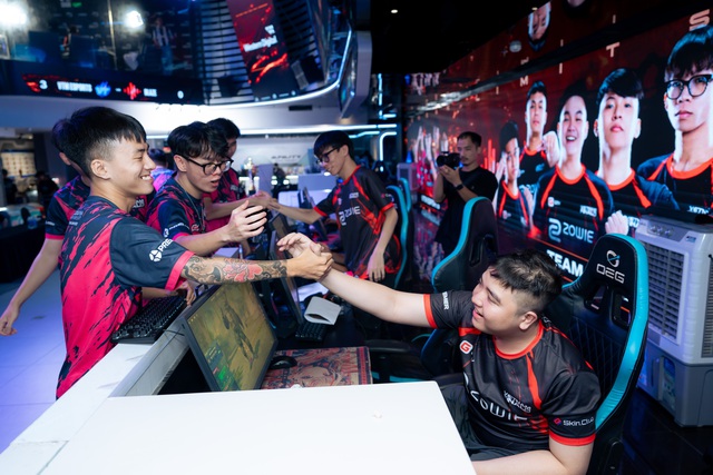 The moment VTM Esports and BLAZE shake hands, sharing joy and regret, showcasing the camaraderie and civility that the CS2 community is cultivating together