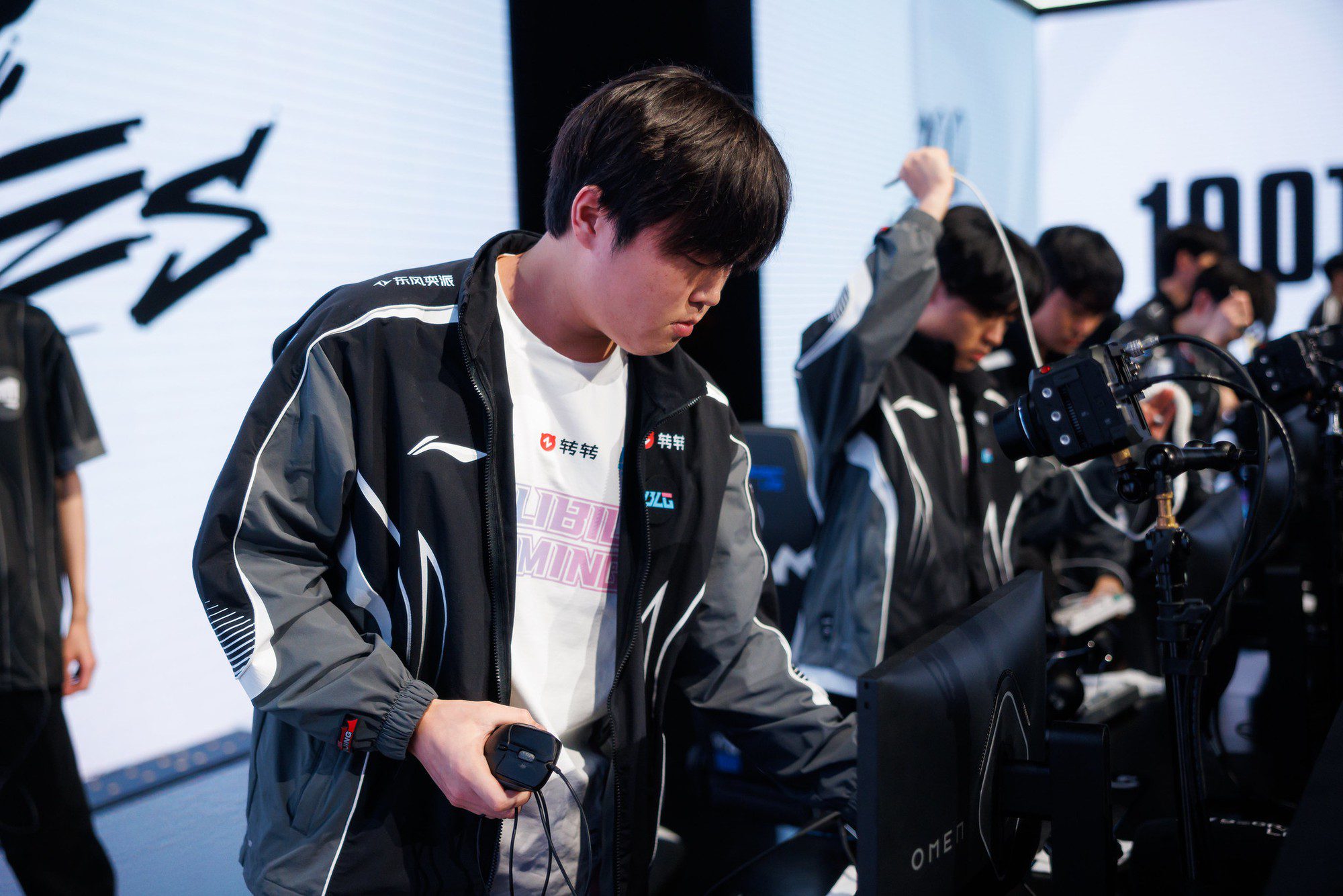 BLG causes the first 'shock' at Worlds 2025.