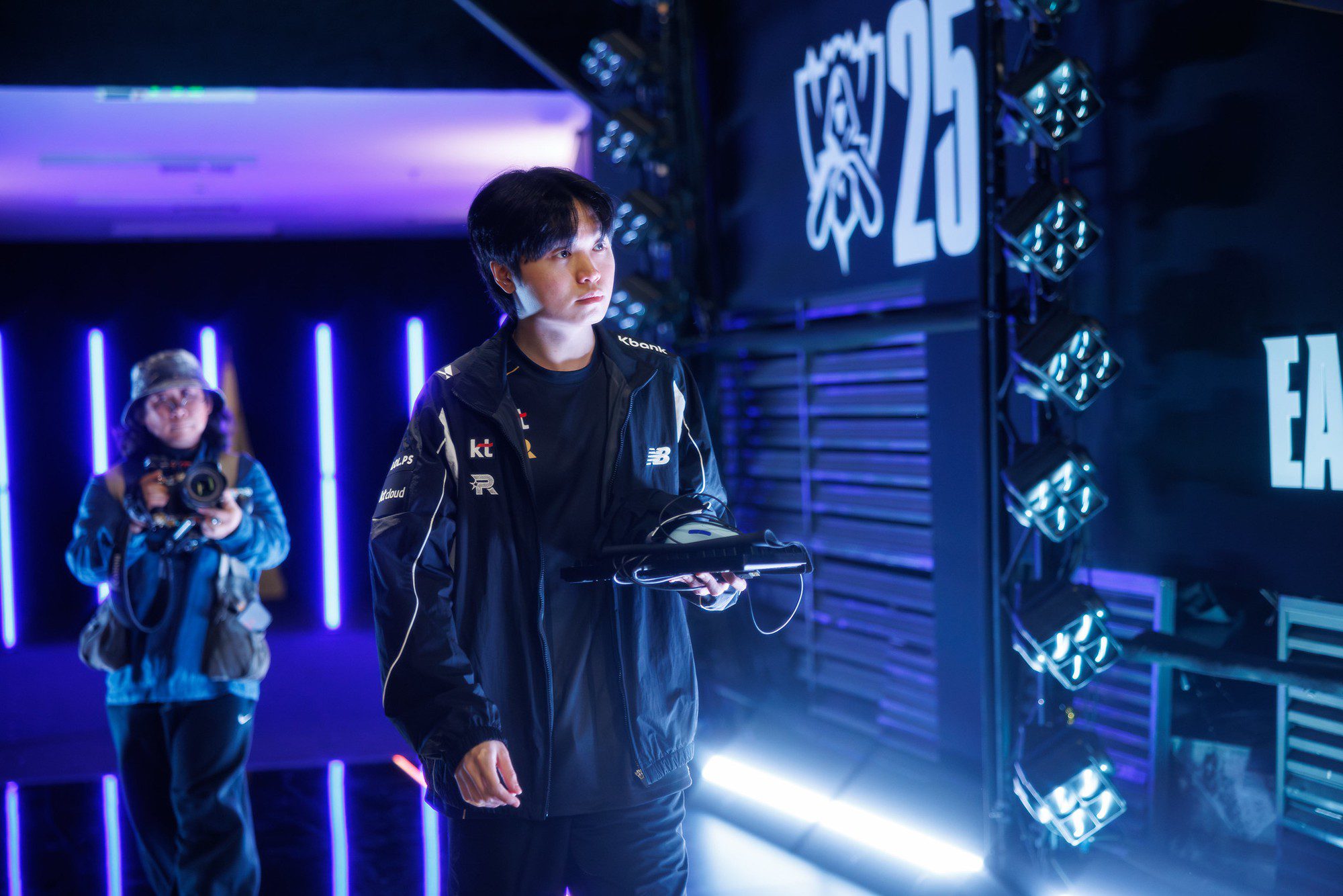 KT closes in on a milestone of T1 at Worlds.