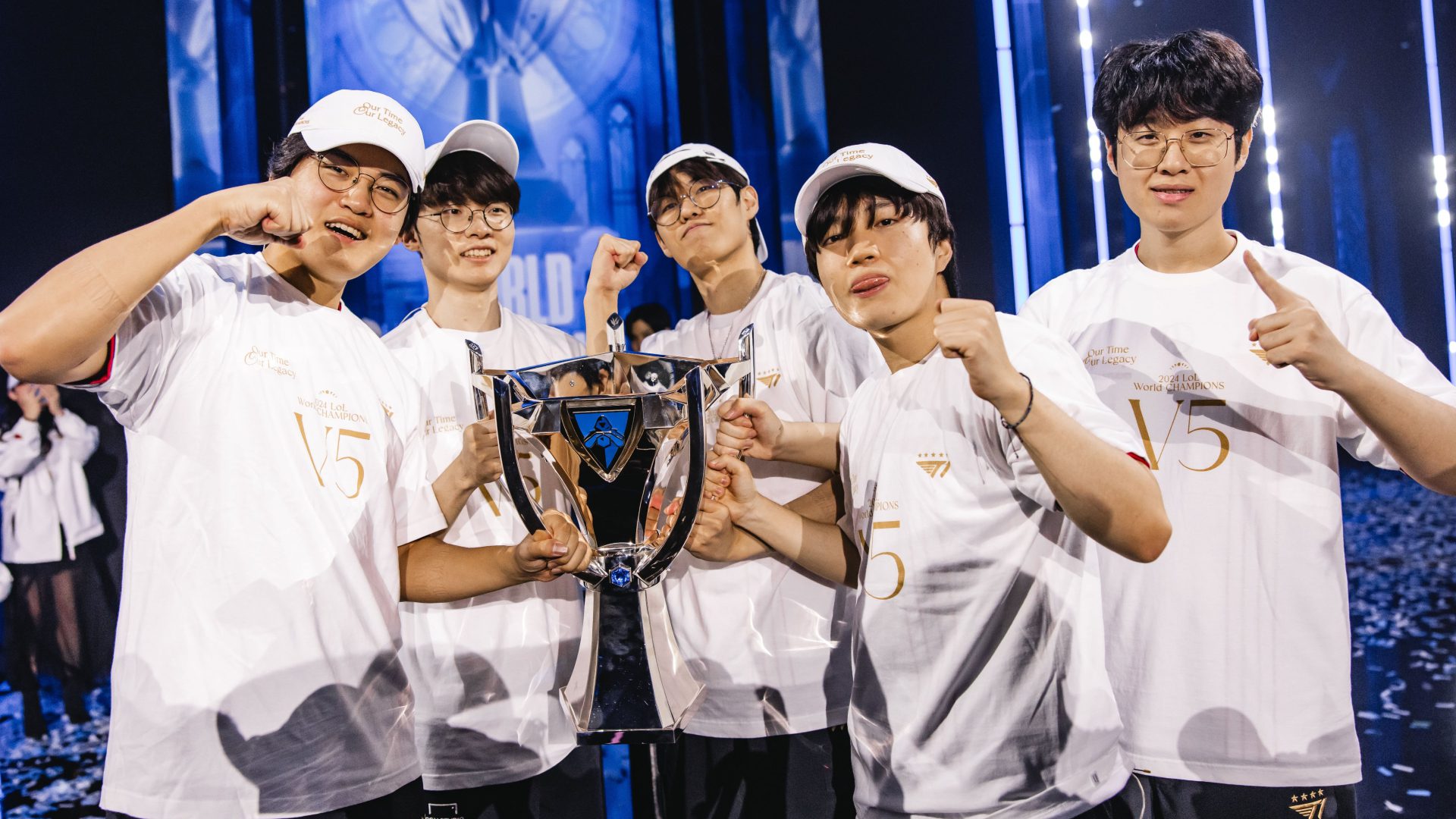 Zeus celebrating the championship with T1 last year.
