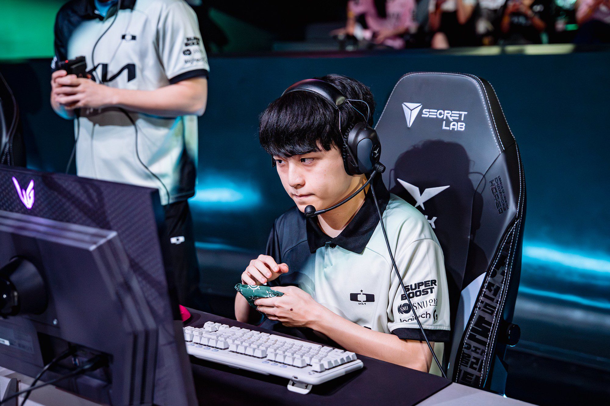 ShowMaker admits to calling incorrectly, leading to teammate Aiming being taken down and DK losing to T1 in the decisive match in Round 1 of the playoffs.
