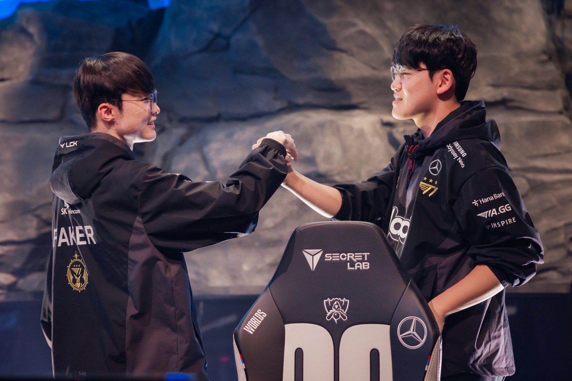 Many fans are eagerly awaiting the reunion between Faker and his juniors in the upcoming season.