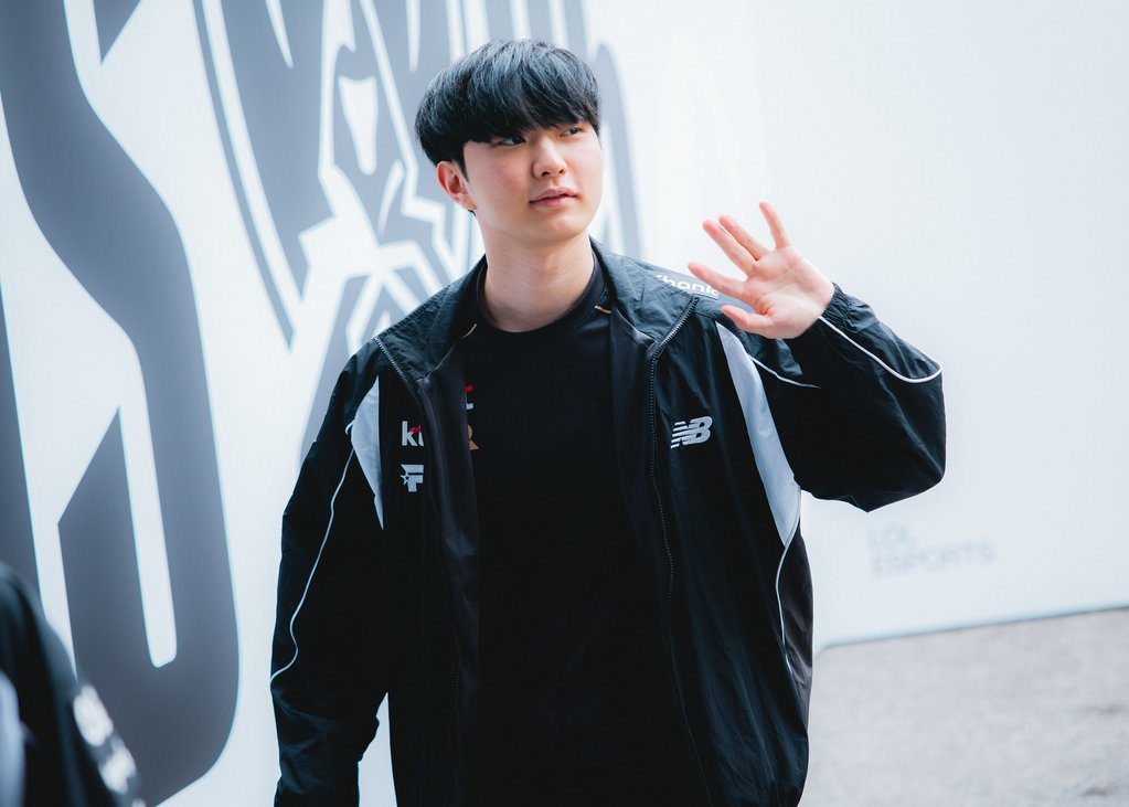 But Deokdam was still able to compete in the LCK CL while Gumayusi was not.