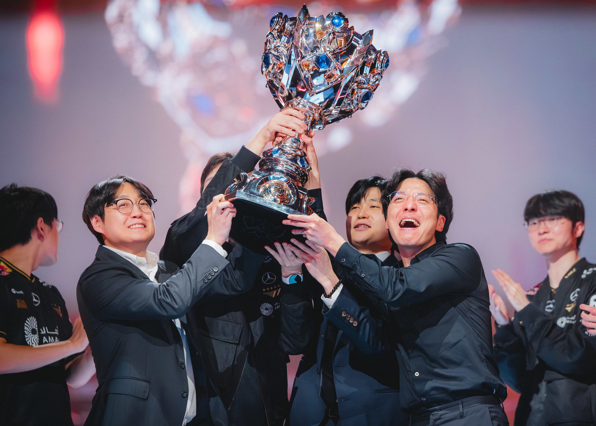 Coach Tom (behind Coach Kkoma) also has his first Worlds championship as a coach and truly made a significant impact on the matches.