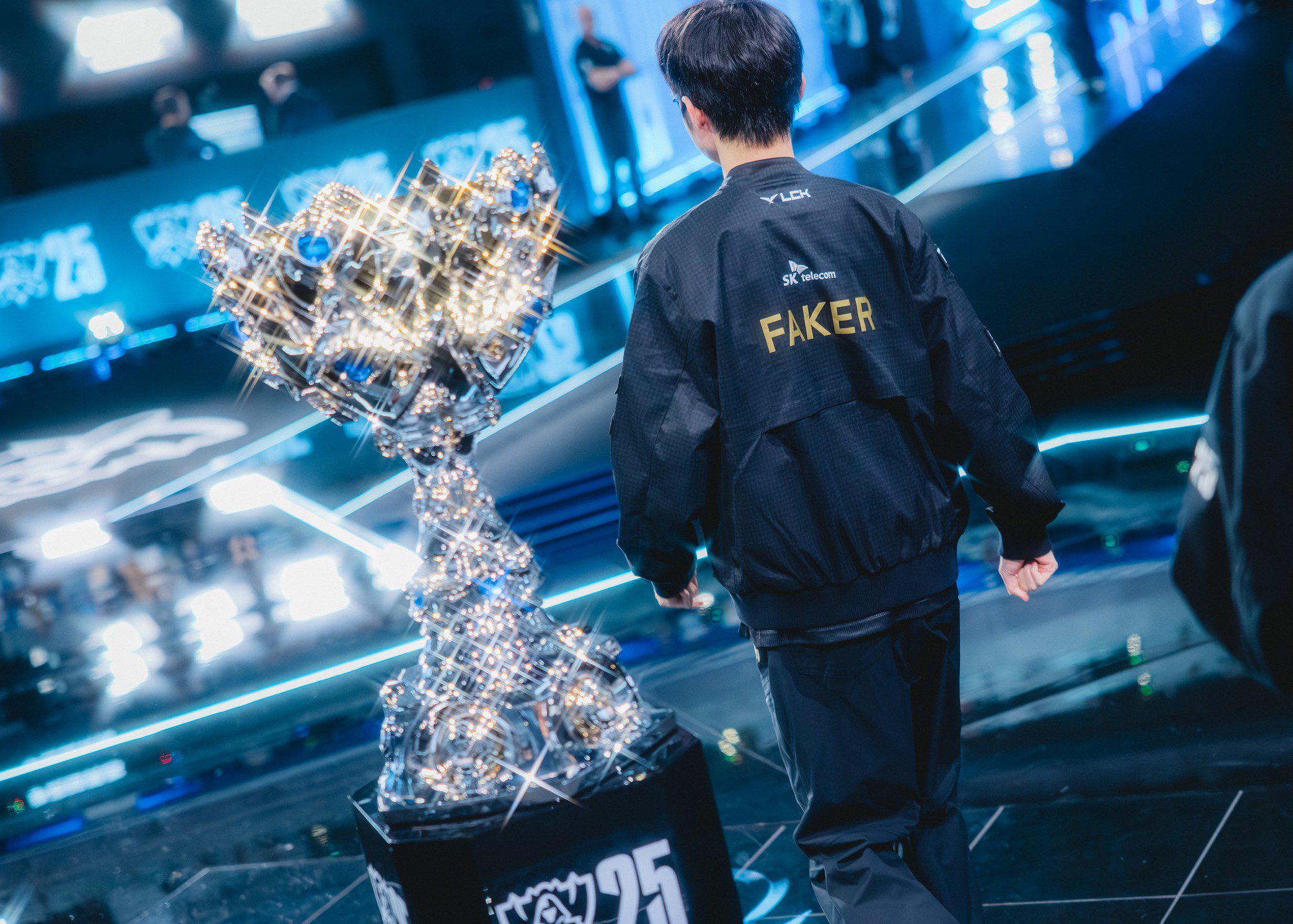 Faker is just one BO5 away from the greatest history in League of Legends.
