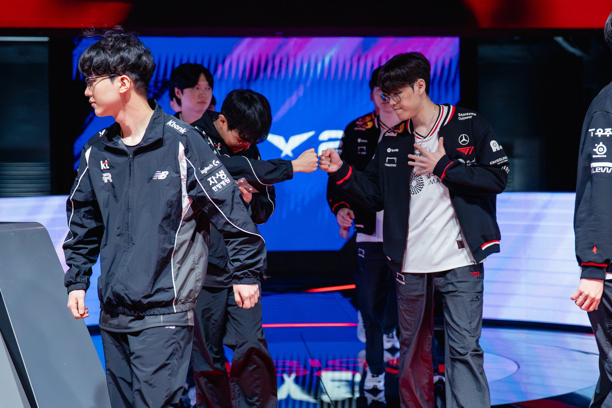 Cuzz - Oner are names belonging to two successive generations in T1's history.