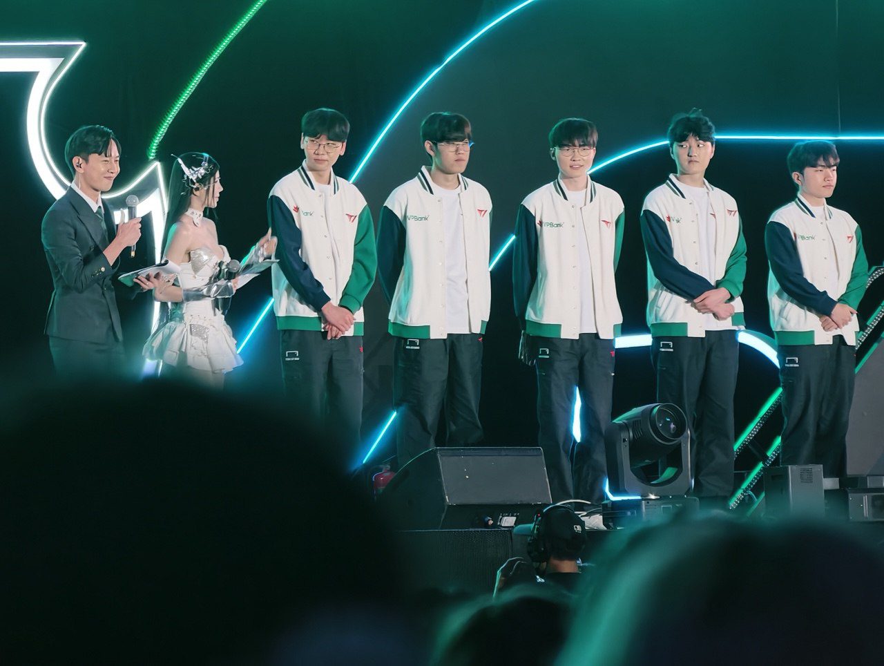 Top teams like T1 always have a large fan base in Vietnam.