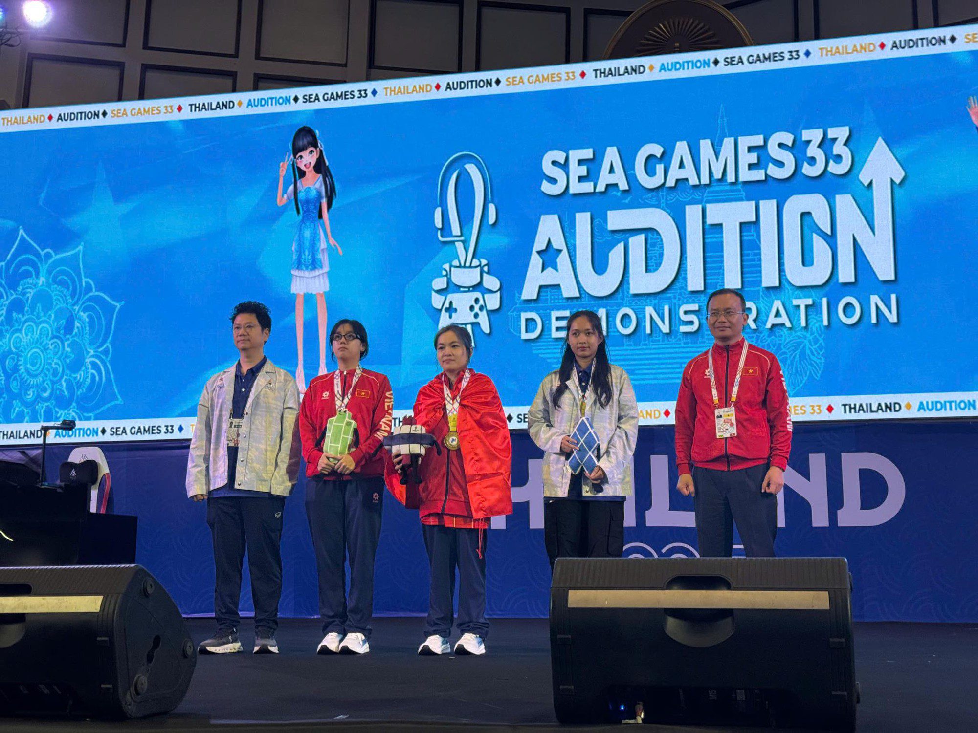 Athlete VN_Elina (Lê Thị Hoài Phương) and athlete VN_Linhh (Tô Ý Linh) won gold and silver in the women's singles event.