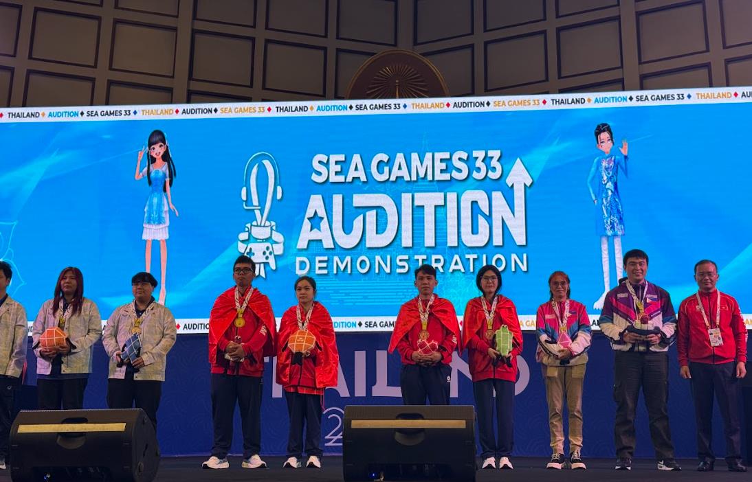 The duo of athletes VN_Demo (Lê Ngọc Trường Giang) and VN_Elina (Lê Thị Hoài Phương) won the championship in the mixed doubles event.