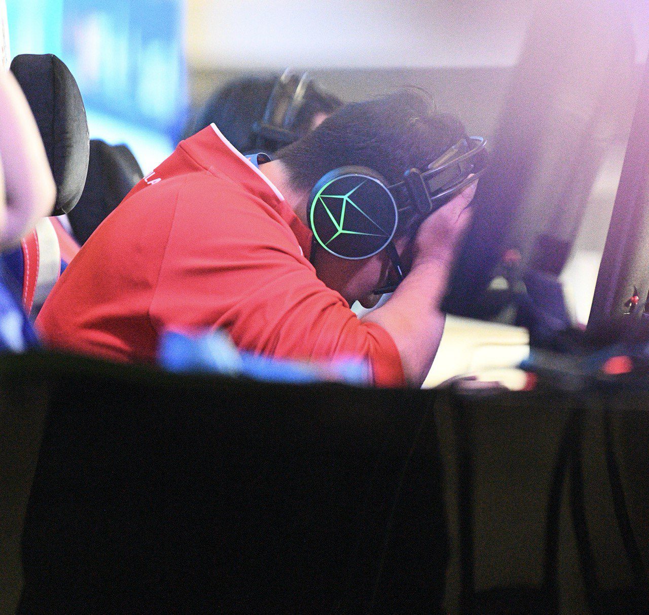 In the finals, Trường Giang had a moment to shine in game 1 and seemed almost certain to win in game 2, but in the end, a bit of bad luck caused the Vietnamese player to lose the gold medal to the Thai opponent.