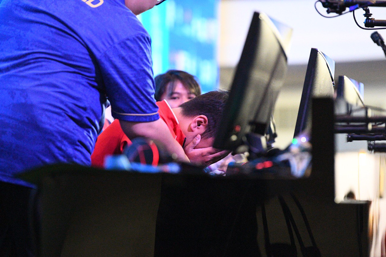 Vietnamese player breaks down in tears after losing Audition gold, Vietnamese player breaks down in tears after losing Audition gold,