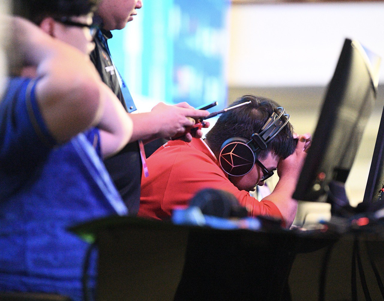 Vietnamese player breaks down in tears after losing Audition gold, Vietnamese player breaks down in tears after losing Audition gold,