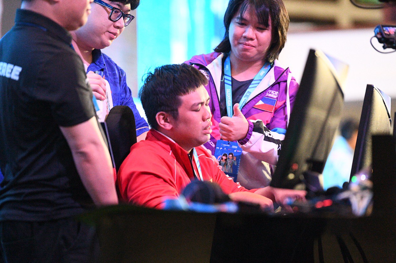 Vietnamese player breaks down in tears after losing Audition gold, Vietnamese player breaks down in tears after losing Audition gold,