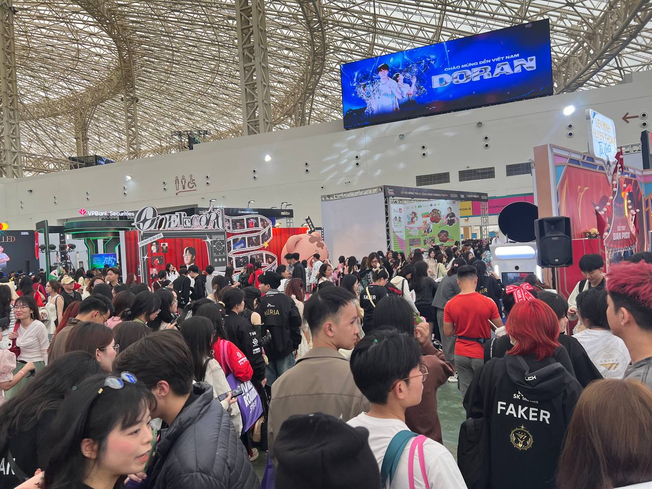 A large number of fans attended the Main Event of the T1 fanmeeting.