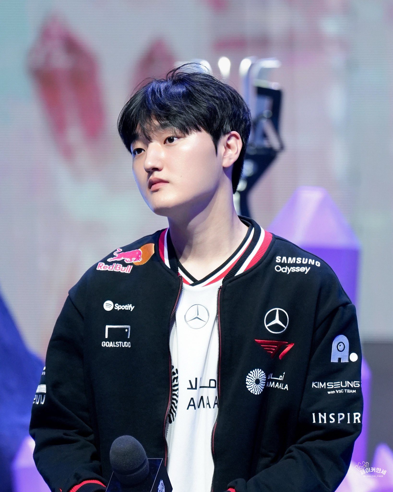 Peyz 'opens his account' with a pentakill and is performing very well in T1's colors.