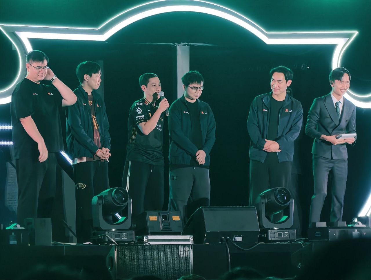 Teacher Ba speaks out about the T1 fanmeeting.