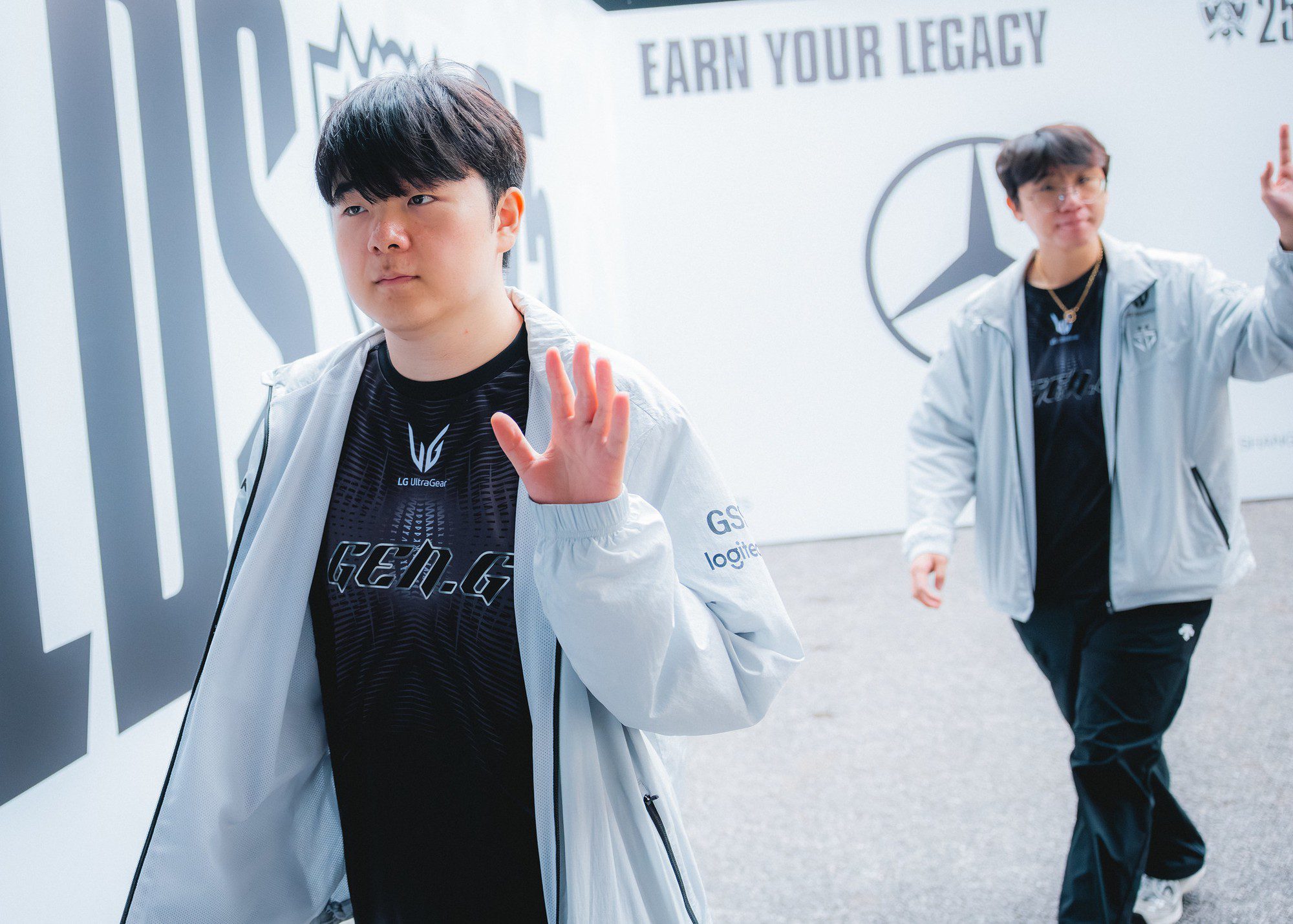But Faker and T1 must overcome the duo Canyon - Ruler as these two players also only lack the LCK Cup and First Stand