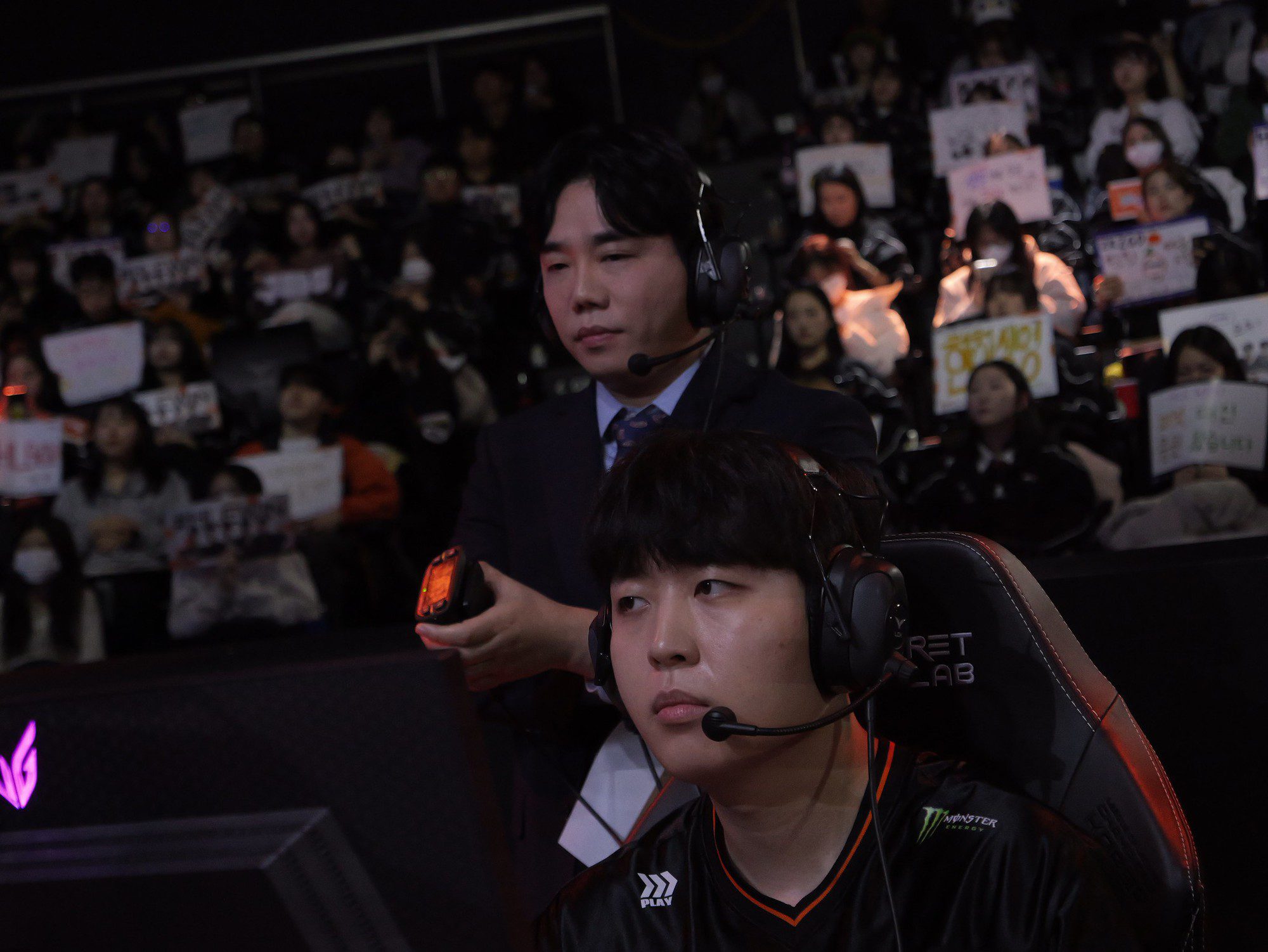The match HLE - Gen.G could decide the fate of both groups.