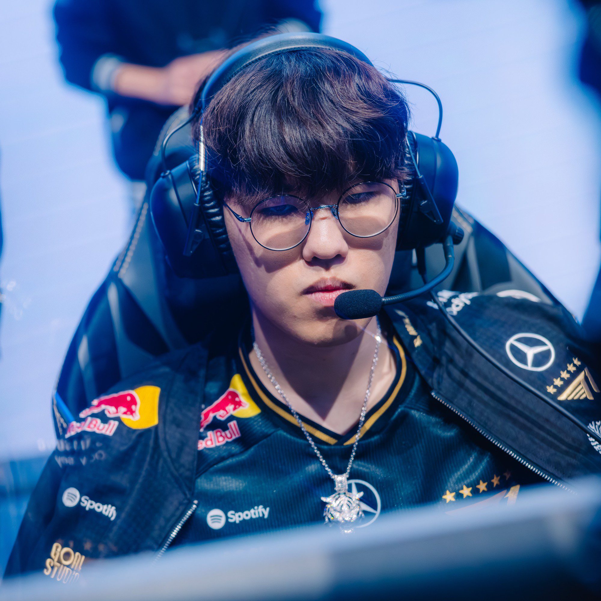 Oner also mentioned that he does not like hearing the coach during a match.