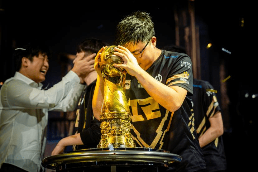RNG officially announces its departure from League of Legends.