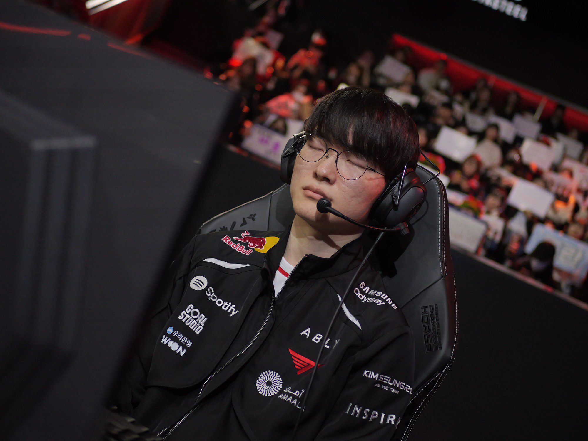 With years of experience holding his 'favorite' champion Azir, Faker still makes mistakes sometimes.
