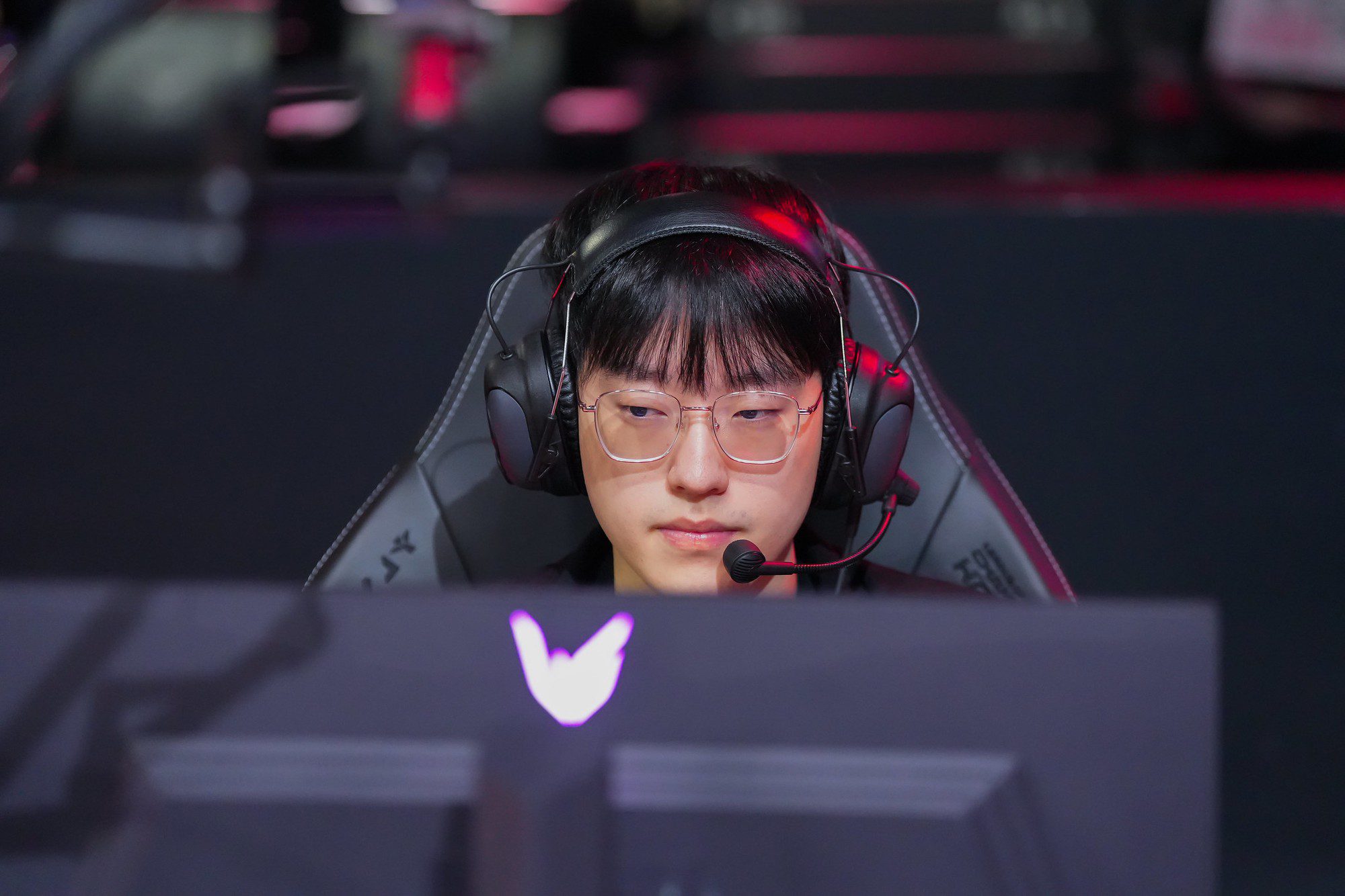 NS was the team that defeated HLE with a score of 2-0 in the group stage.