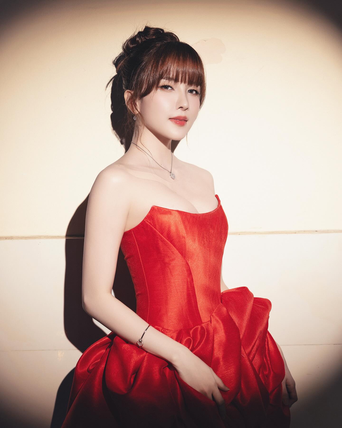 Thieu Bao Tram Wears Seductive Red Lingerie, Tieu Vy Surprises with Competition - Image 8. Thieu Bao Tram Wears Seductive Red Lingerie, Tieu Vy Surprises with Competition - Image 8.