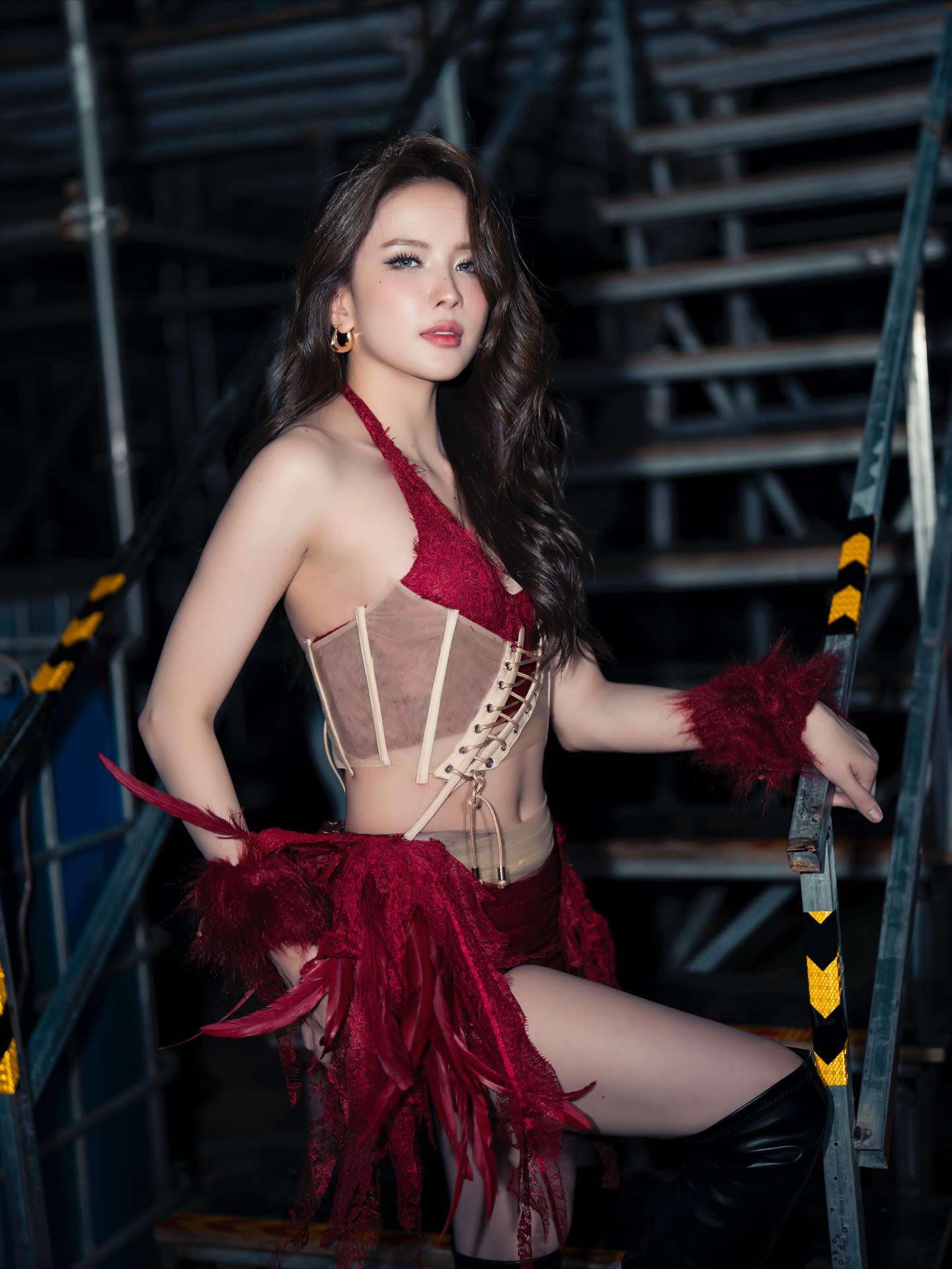 Thieu Bao Tram Wears Seductive Red Lingerie, Tieu Vy Surprises with Competition - Image 9. Thieu Bao Tram Wears Seductive Red Lingerie, Tieu Vy Surprises with Competition - Image 9.