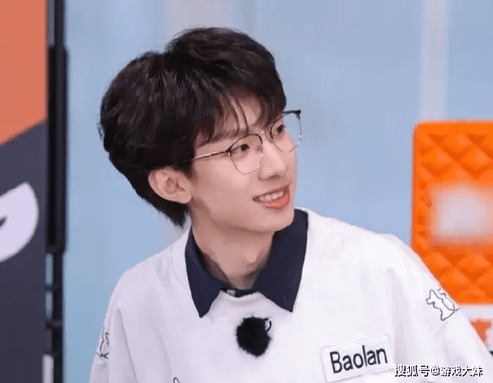 Another former World Champion, Baolan, also spoke up to remind Doinb.