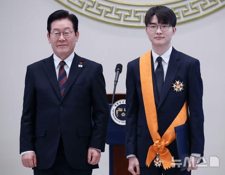 Perhaps they temporarily forgot that Faker received the Blue Dragon Medal earlier this year.