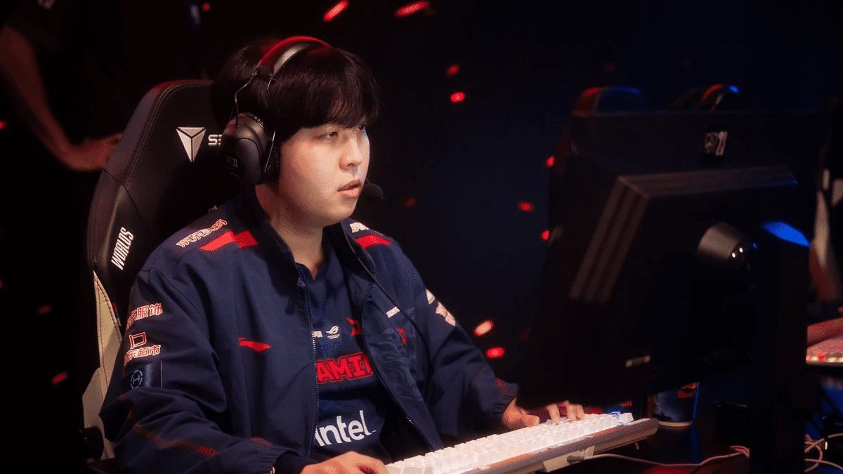 Playing too long in the LPL has inadvertently caused difficulties for Kanavi.