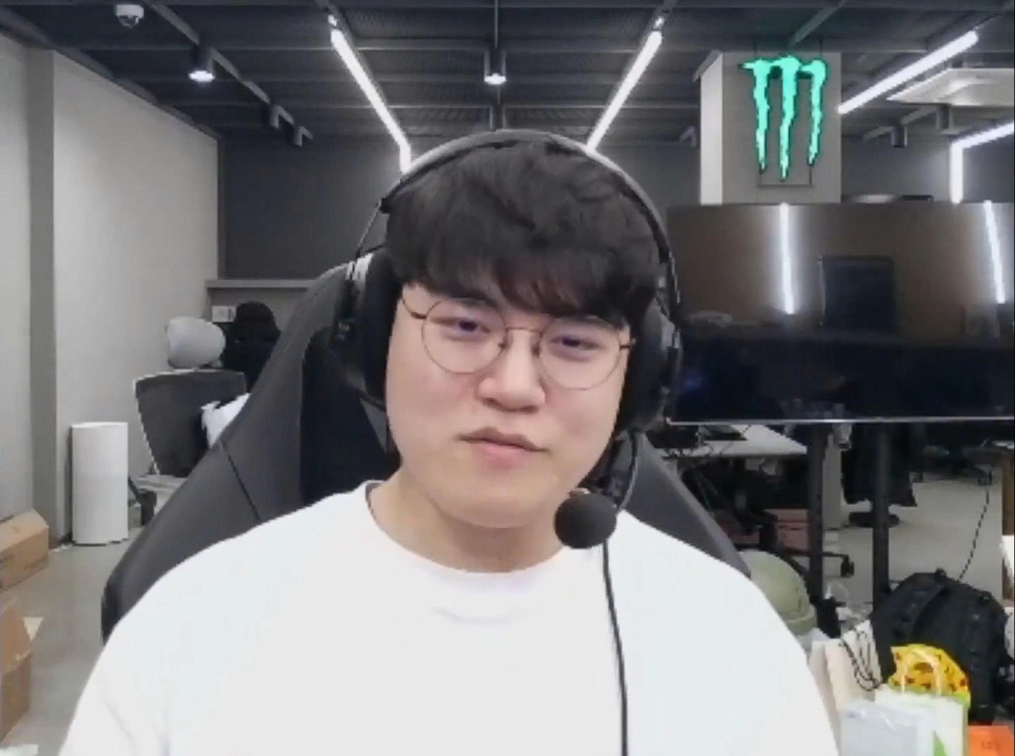 Gumayusi believes that changes in team selection (Blue - Red) and pre/post ban-pick by Riot have had an impact.