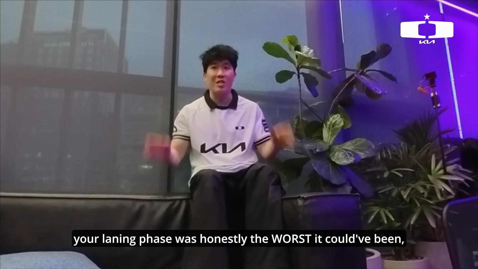 HLV CvMax again sparks controversy with player criticism after KT loss.