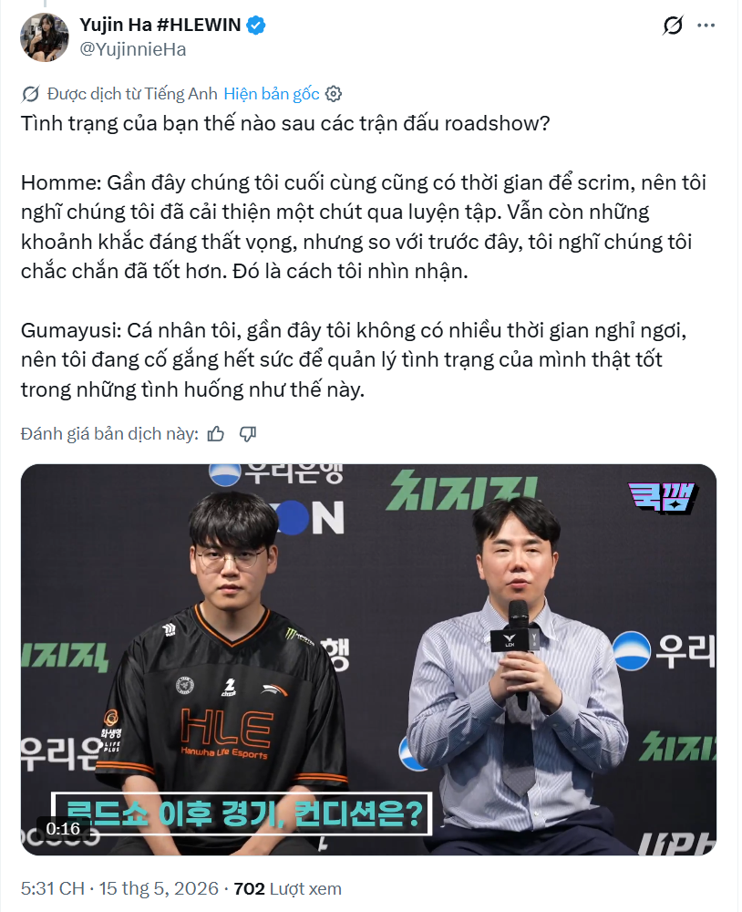 Gumayusi and coach Homme discuss HLE's condition.
