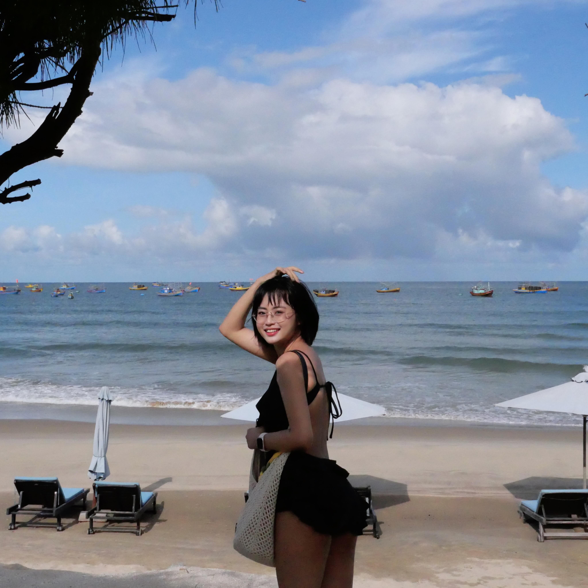 Beautiful wife but Bomman's photo skills are a bit... 'fail'