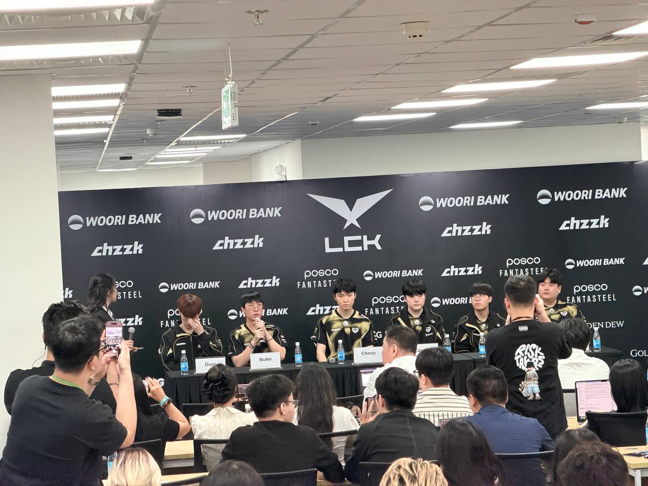 Gen.G team after the match against KRX.