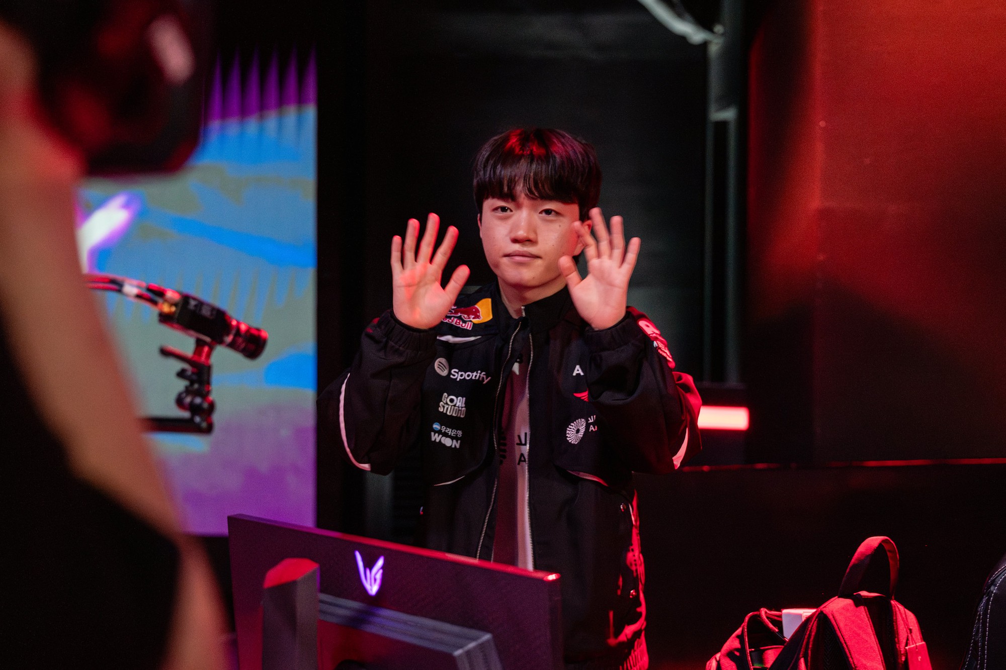 T1 is making a strong comeback and accelerating in this season's race.