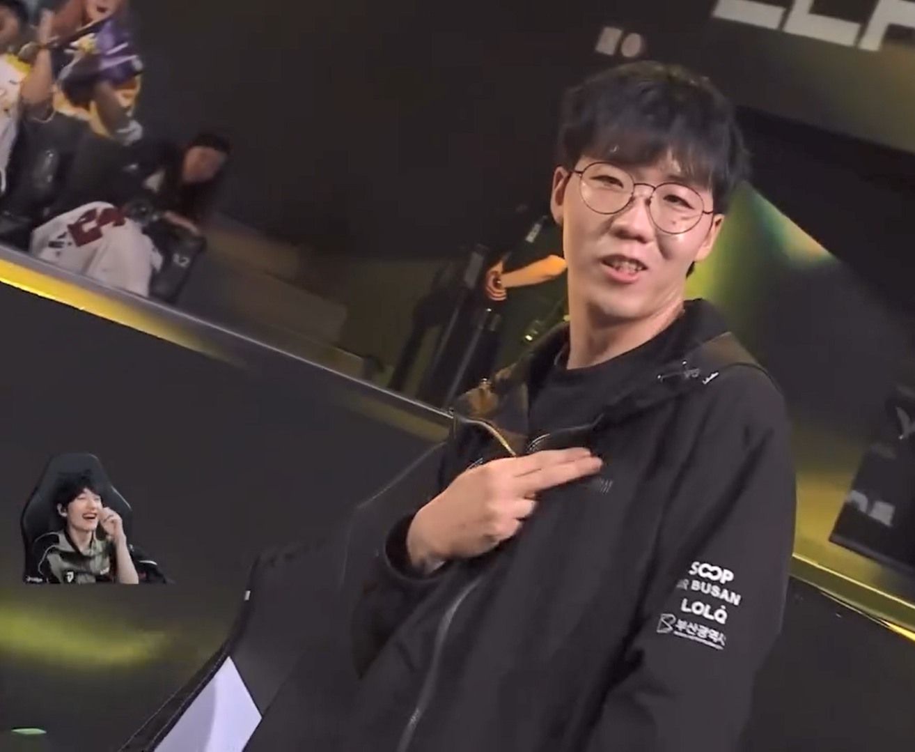 Peanut extremely excited about Taeyoon's celebration.