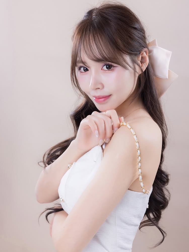 Oner’s sister possesses exceptional beauty.