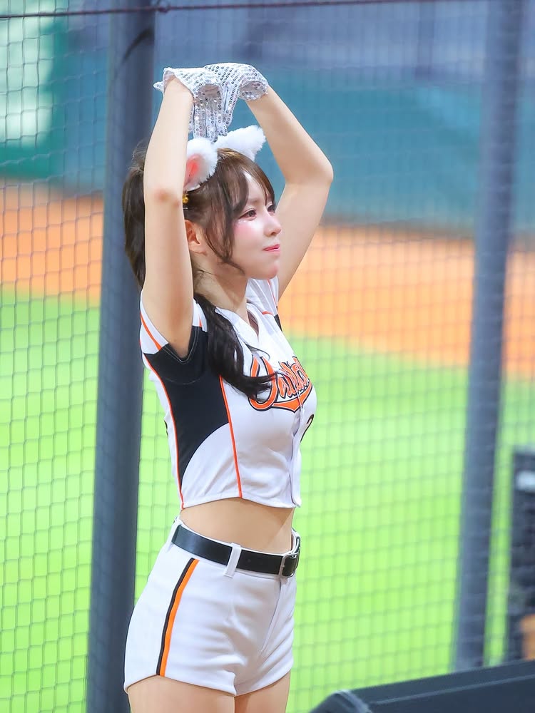 Her physique is also flawless.
