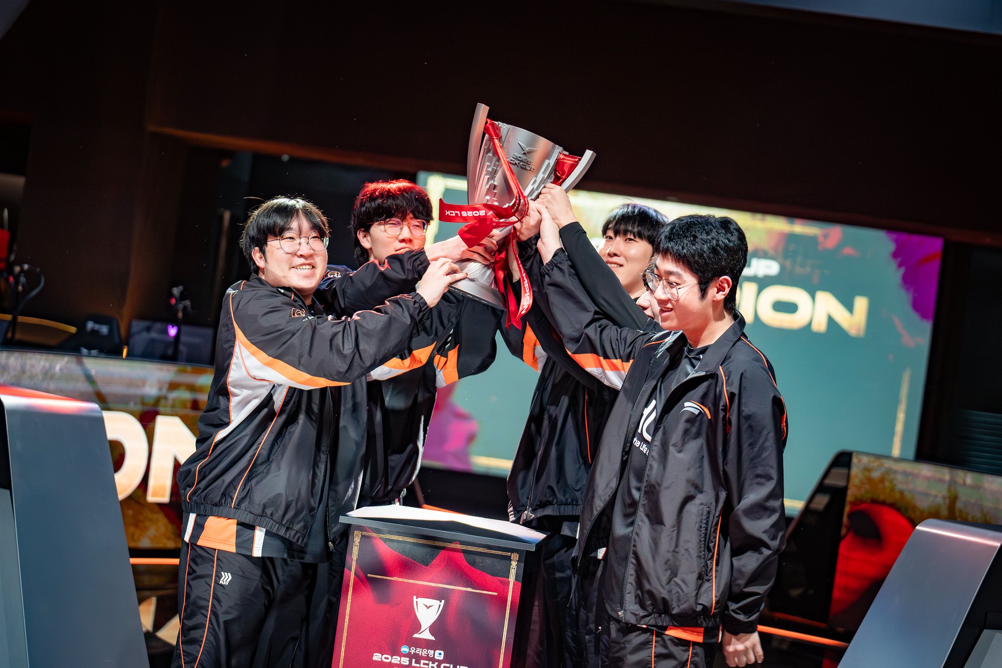 HLE 2025 won LCK Cup 2025 but lost MSI spot the same year due to T1 defeat.